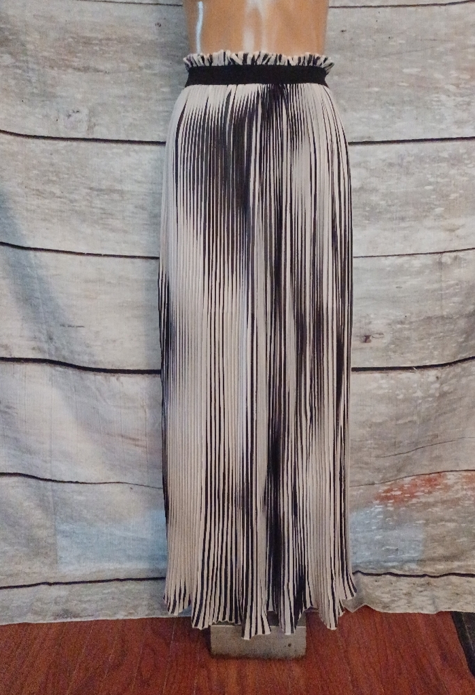 Black and white pleated maxi skirt